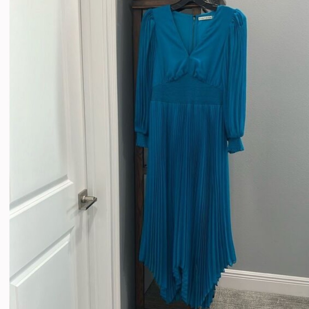 NWOT Alice + Olivia Blue Long Sleeve Pleated Dress - Picture 4 of 16